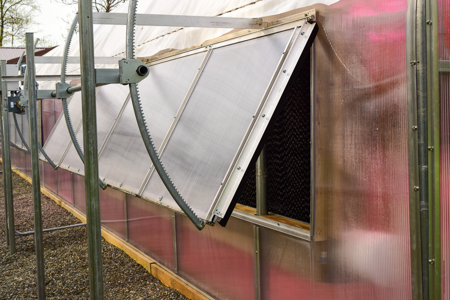Heating and cooling the Florae facility with an evaporative cooling system.